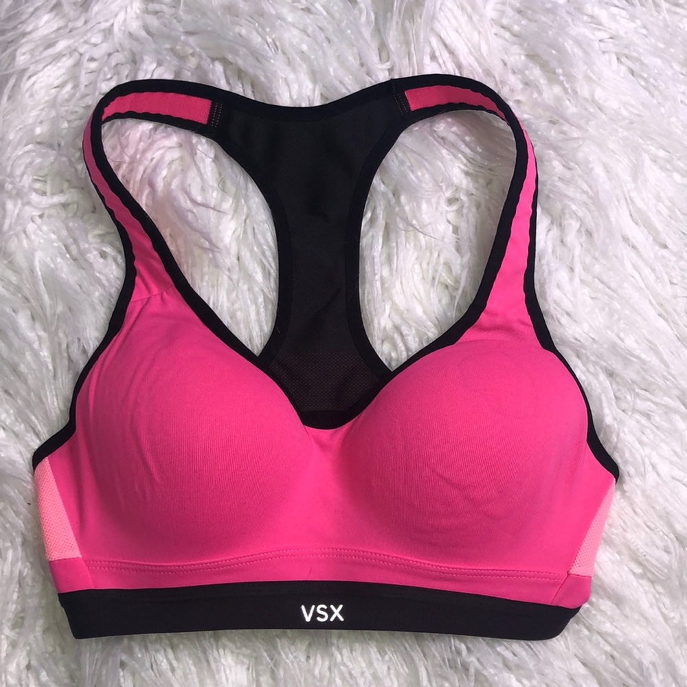 🔹 Victoria’s Secret Sports Bra